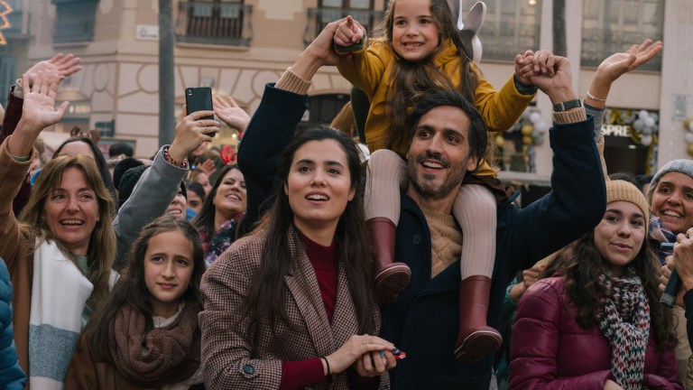 LORETO MAULEÓN as The Snow Girl ANA, EMMA SANCHEZ as AMAYA, RAÚL PRIETO as ÁLVARO