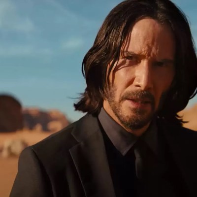 Keanu Reeves in desert in John Wick Chapter 4