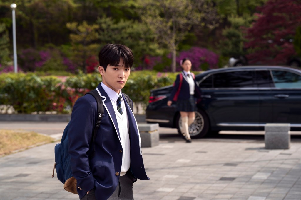 XO, Kitty. (L to R) Choi Min-yeong as Dae, Gia Kim as Yuri in episode 103 of XO, Kitty. Cr. Park Young-Sol/Netflix © 2023