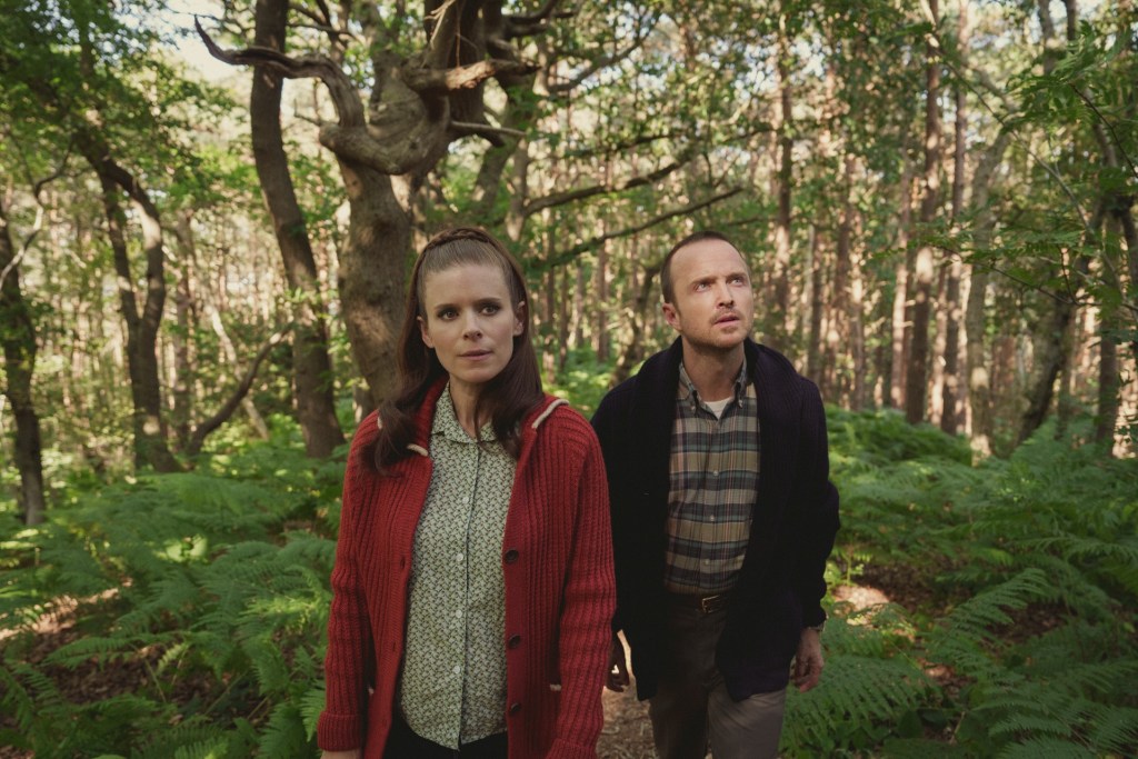 Black Mirror. (L to R) Kate Mara as Lana, Aaron Paul as Cliff in Black Mirror. Cr. Nick Wall/Netflix © 2023.