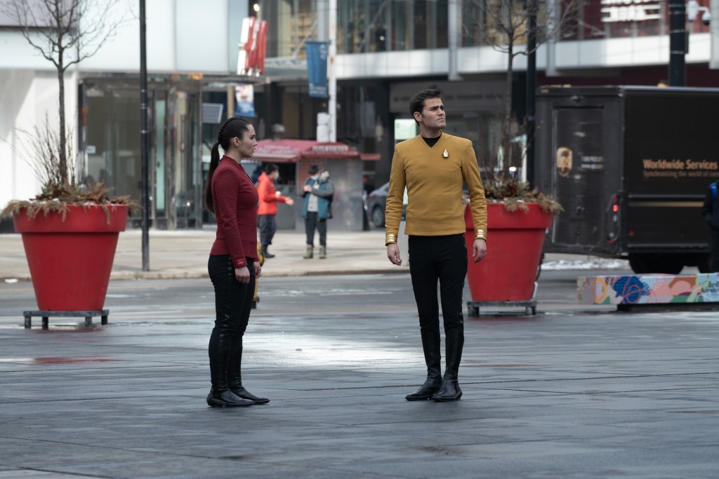 Christina Chong as La’an and Paul Wesley as Kirk in episode 203 “Tomorrow and Tomorrow and Tomorrow” of Star Trek: Strange New Worlds, streaming on Paramount+, 2023. Photo Cr: Michael Gibson/Paramount+
