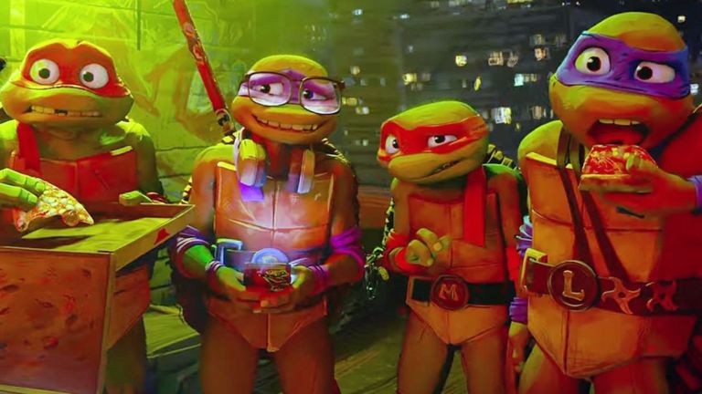 Teenage Mutant Ninja Turtles eating pizza in Mutant Mayhem