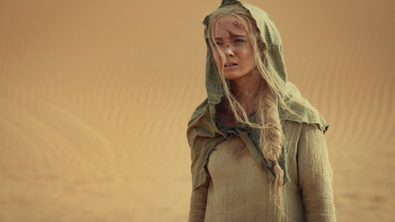 Ciri (Freya Allan) stands in the desert of Korath in The Witcher