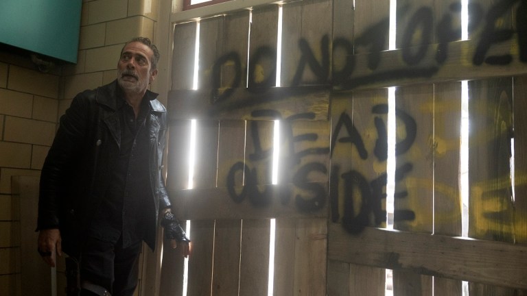 Jeffrey Dean Norgan as Negan in The Walking Dead: Dead City episode 5, Stories We Tell Ourselves