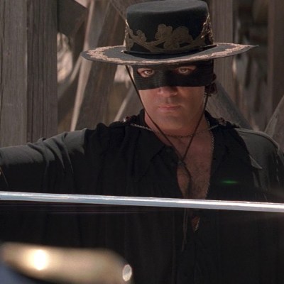 Antonio Banderas with sword in The Mask of Zorro