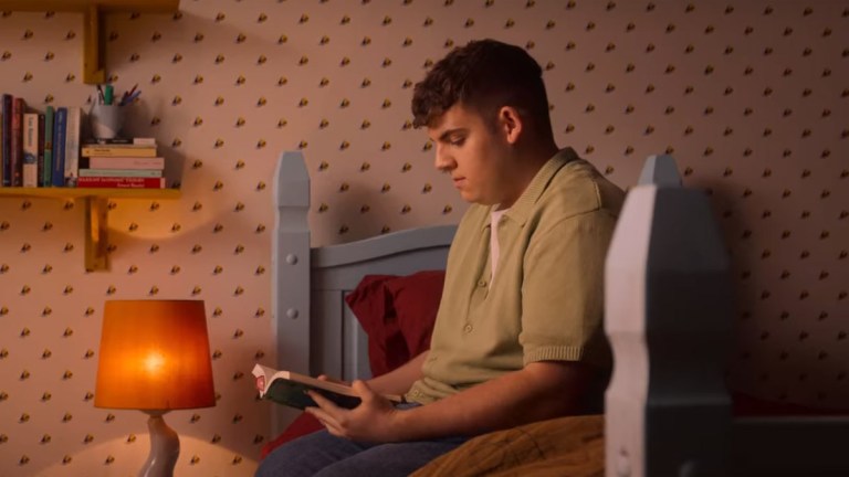 Heartstopper S2 Isaac bedroom