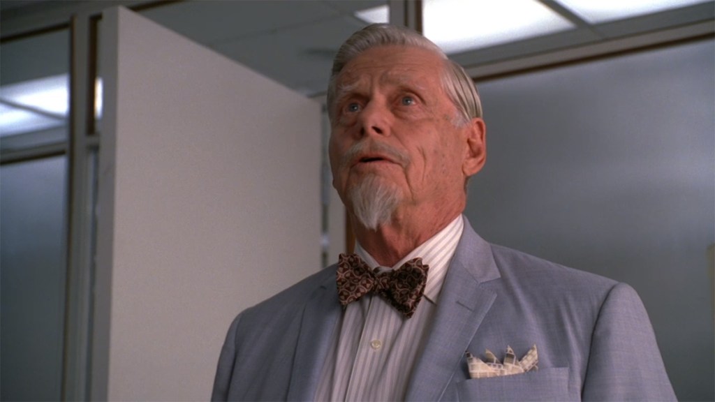 Robert Morse como Bert Cooper en Mad Men Temporada 4 Episodio 9 The Beautiful Girls