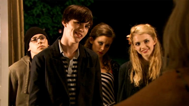 Nicholas Hoult as Tony Stonem, and Hannah Murray as Cassie in Skins series 1