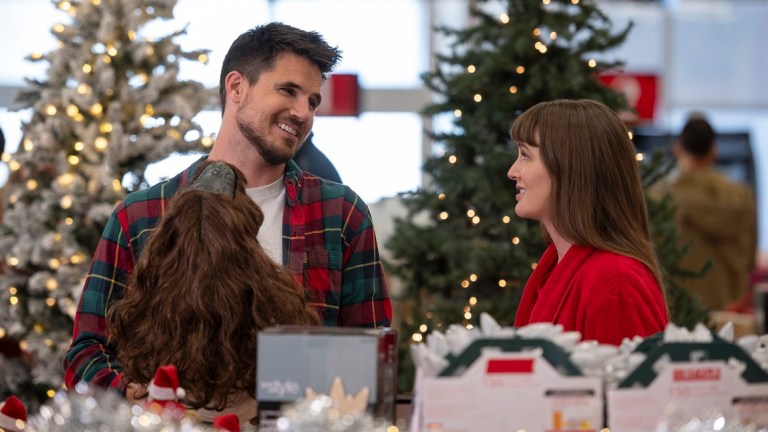 Robbie Amell and Leighton Meester in EXmas