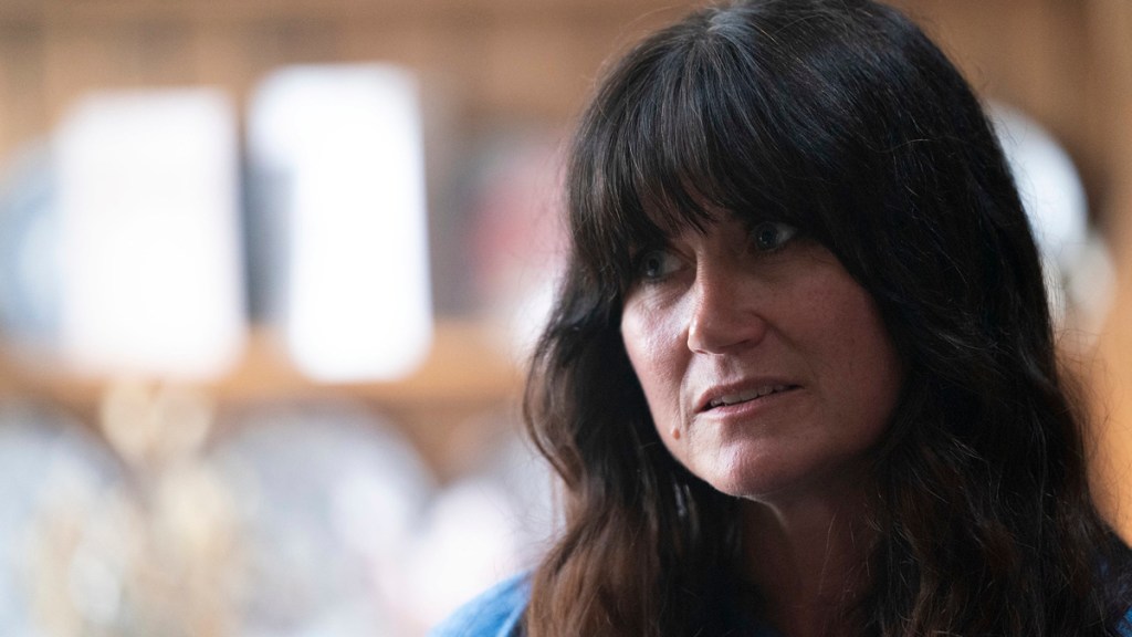 Dawn Steele dans le rôle de Stella dans Shetland S8