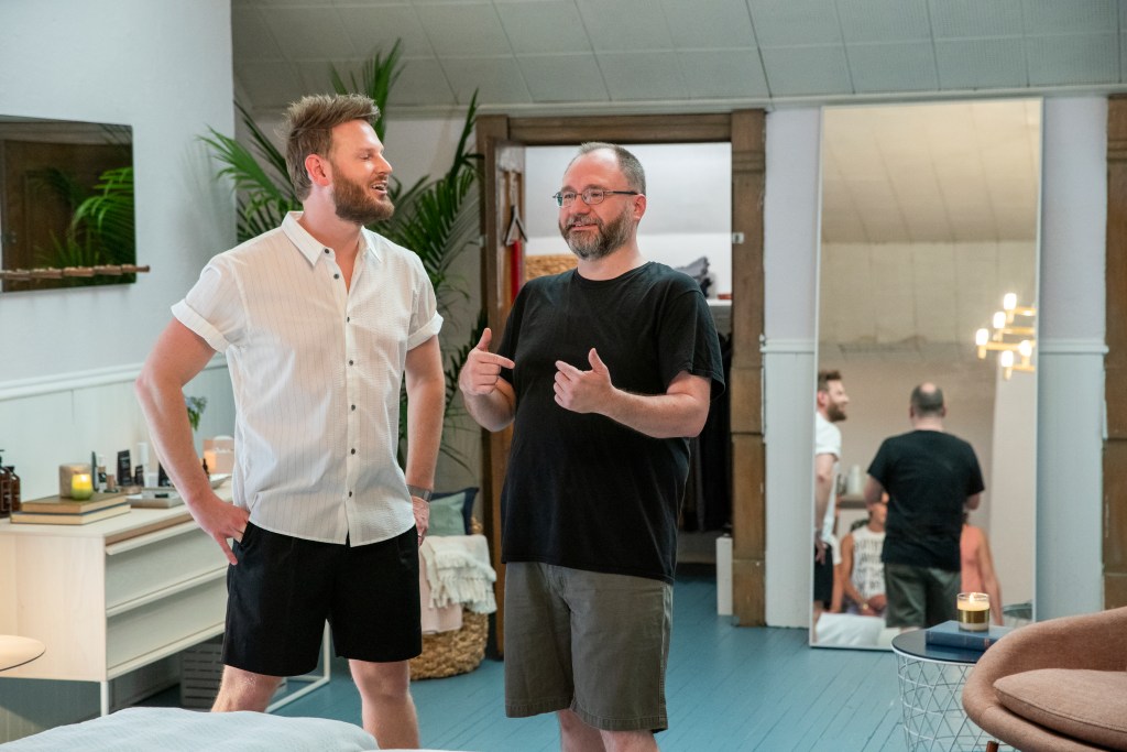 QUEER EYE (L to R) BOBBY BERK and NOAH HEPLER in episode 501 of QUEER EYE. Cr. RYAN COLLERD/NETFLIX © 2020