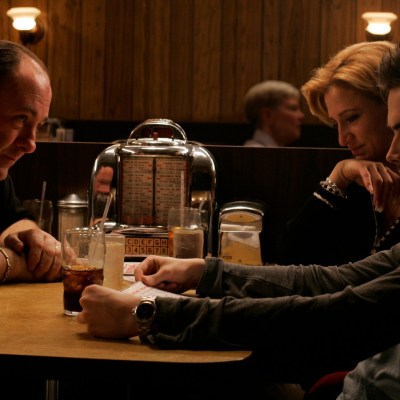 The final scene of The Sopranos featuring Tony (James Gandolfini), Carmella (Edie Falco), and A.J. (Robert Iler) at a diner.