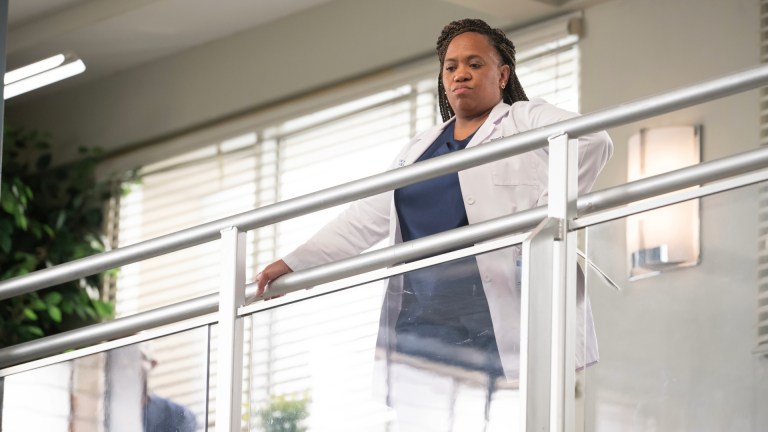 Dr. Bailey (Chandra Wilson) looks over the railing at Grey Sloan