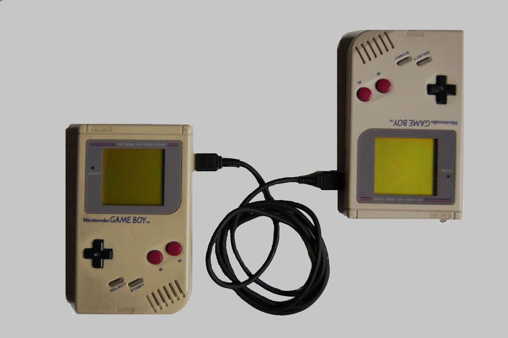 Game Boy Link Cable (1989)