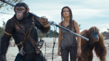 Noa and Mae in Kingdom of the Planet of the Apes