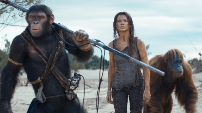 Noa and Mae in Kingdom of the Planet of the Apes