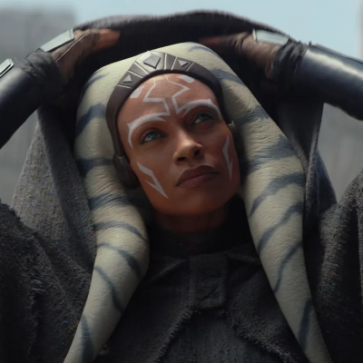Ahsoka removing her hood