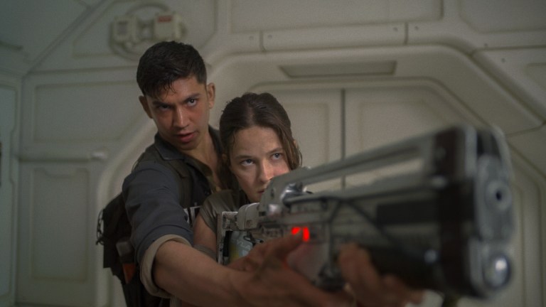 Cailee Spaeny and Archie Renaux in Alien: Romulus