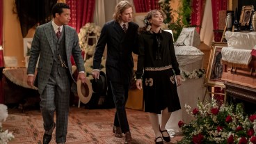 Jacob Anderson as Louis De Point Du Lac, Sam Reid as Lestat De Lioncourt and Bailey Bass as Claudia - Interview with the Vampire _ Season 1, Episode 4.