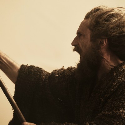 Daniel Weyman as The Stranger in The Rings of Power Season 2