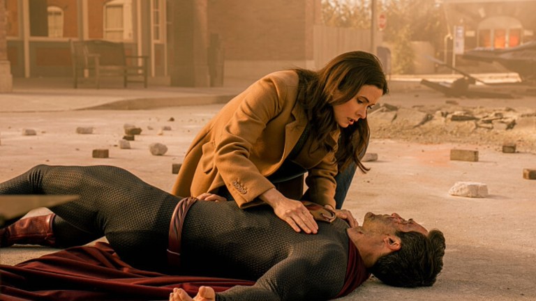 Tyler Hoechlin as Superman and Elizabeth Tulloch as Lois Lane