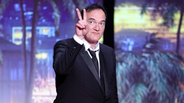 Quentin Tarantino makes peace sign