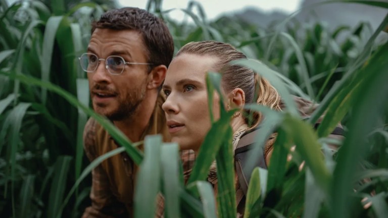 Scarlett Johnasson and Jonathan Bailey in Jurassic World Rebirth