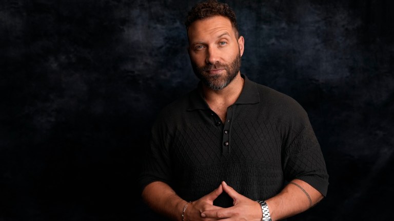 Jai Courtney in the den 1