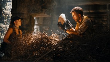 Scarlett Johansson and Jonathan Bailey in Jurassic World Rebirth