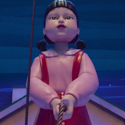 Giant Young-hee doll holds a rope in season 3 of Squid Game