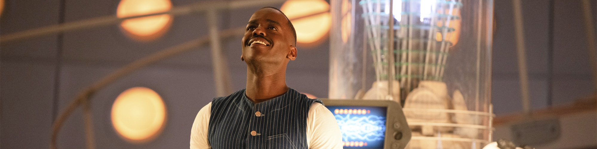 Ncuti Gatwa in a blue denim suit and white t-shirt in the TARDIS