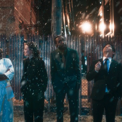Ayo Edebiri as Sydney Adamu, Sarah Ramos as Jessica, Corey Hendrix as Sweeps, Andrew Lopez as Garrett, Jeremy Allen White as Carmen “Carmy” Berzatto. CR: FX.