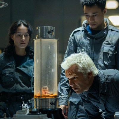 FX's Alien: Earth -- "Metamorphosi" -- Season 1, Episode 3 (Airs Tues, August 19) -- Pictured (L-R): Erana James as Curly, Kit Young as Tootles, Timothy Olyphant as Kirsh.