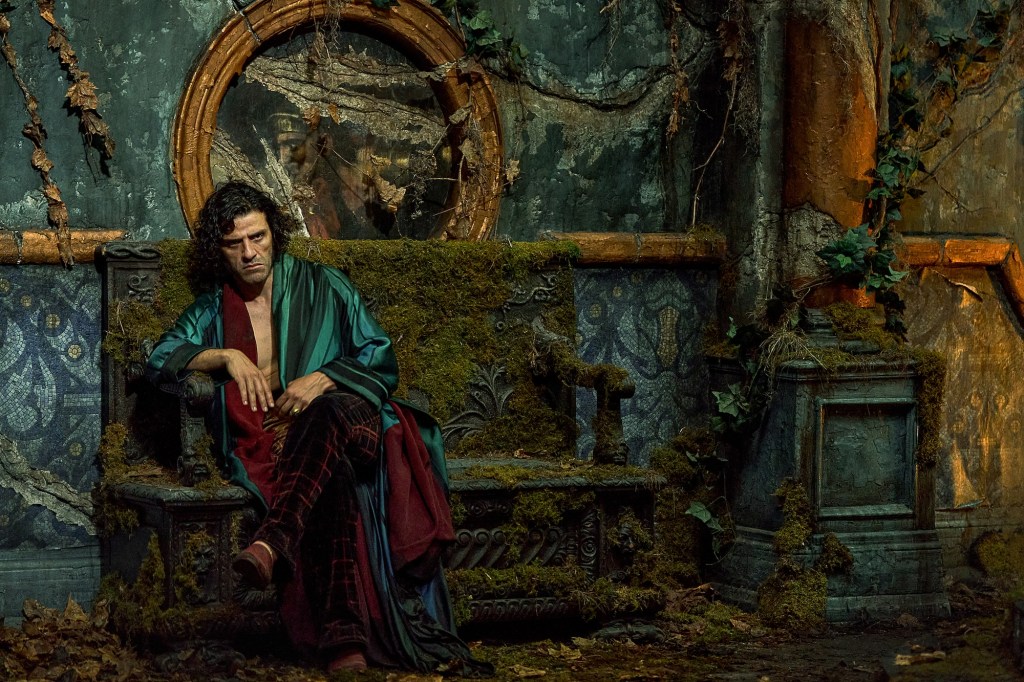 Oscar Isaac on Frankenstein set