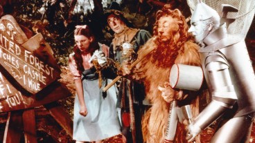 Judy Garland (1922-1969), US actress and singer, Ray Bolger (1904-1987), US actor, Bert Lahr (1895-1967), US actor and comedian, and Jack Haley (1897-1979), US actor, all in costume, in a publicity still from the film, 'The Wizard of Oz', 1939. The musical, adapted from the novel by L Frank Baum (1856-1919) and directed by Victor Fleming (1889-1949), starred Garland as 'Dorthy Gale', Bolger as the 'Scarecrow', Lahr as the 'Cowardly Lion', and Haley as the 'Tin Man'. (Photo by Silver Screen Collection/Getty Images)