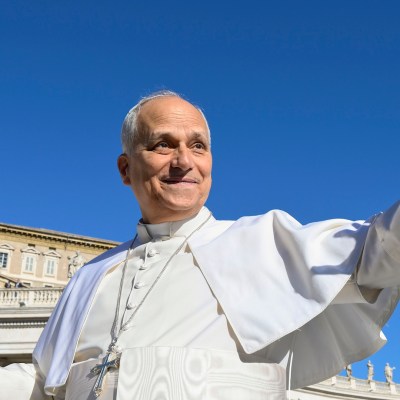 VATICAN CITY, VATICAN - NOVEMBER 05: (EDITOR NOTE: STRICTLY EDITORIAL USE ONLY - NO MERCHANDISING). Pope Leo XIV greets faithful and pilgrims during his Wednesday General Audience in St. Peter's Square on November 05, 2025 in Vatican City, Vatican. At the conclusion of his General Audience on Wednesday, Pope Leo turned his thoughts to those who continue to suffer amid the world’s many armed conflicts, praying in particular for Myanmar, which has been ravaged by years of civil conflict and internal unrest. (Photo by Simone Risoluti - Vatican Media via Vatican Pool/Getty Images)