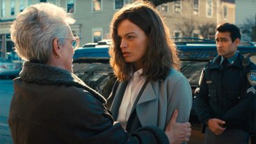 Jamie Lee Curtis and Emma Mackey in Elal McCay Review