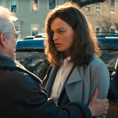 Jamie Lee Curtis and Emma Mackey in Elal McCay Review