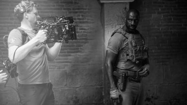 A black and white photo of Omar Sy filming the Netflix series Extraction.