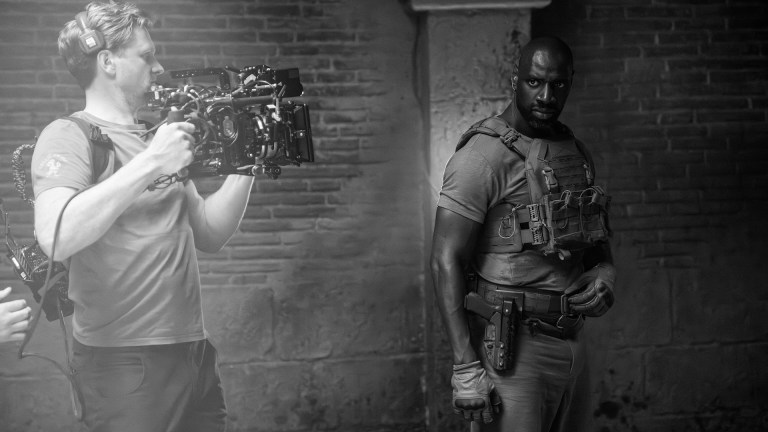 A black and white photo of Omar Sy filming the Netflix series Extraction.