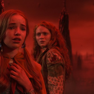 STRANGER THINGS: SEASON 5. (L to R) Nell Fisher as Holly Wheeler and Sadie Sink as Max Mayfield in Stranger Things: Season 5. Cr. COURTESY OF NETFLIX © 2025