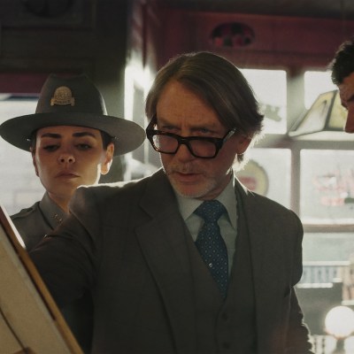 Wake Up Dead Man: A Knives Out Mystery. (L-R) Mila Kunis, Daniel Craig and Josh O’Connor in Wake Up Dead Man: A Knives Out Mystery. Cr. Courtesy of Netflix © 2025