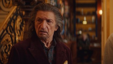 (L-R) Trevor Slattery (Sir Ben Kingsley) and Simon Williams/Wonder Man (Yahya Adbul-Mateen II) in Marvel Television's WONDER MAN, exclusively on Disney+. Photo courtesy of Marvel Television. © 2025 MARVEL