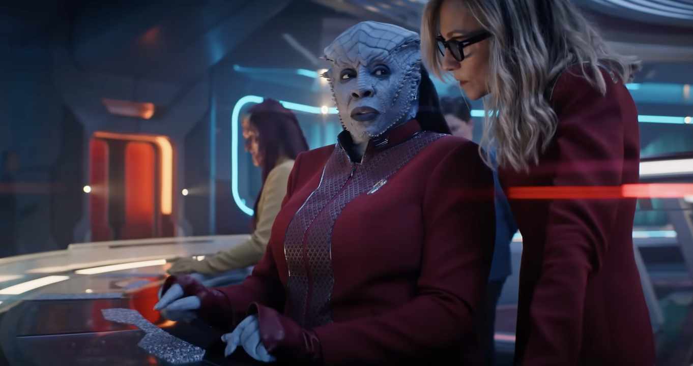 Star Trek: Starfleet Academys Captain Wears Glasses and That Matters