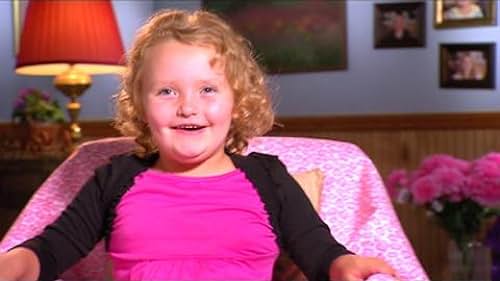 A child beauty pageant star and her family become a national phenomenon, with wild antics and unscripted chaos.