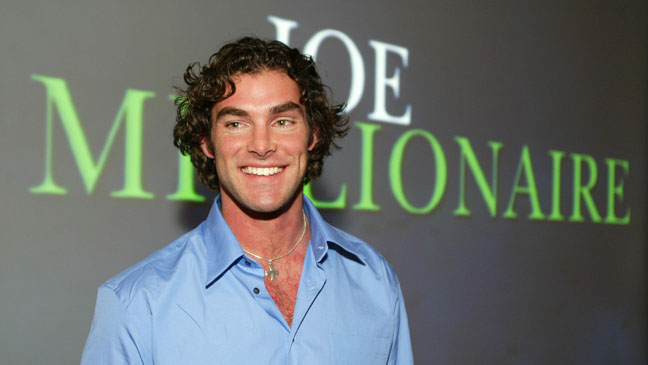 Women compete for a suitor they believe is wealthy, only to discover he’s not, creating shocking drama and uproarious reactions.