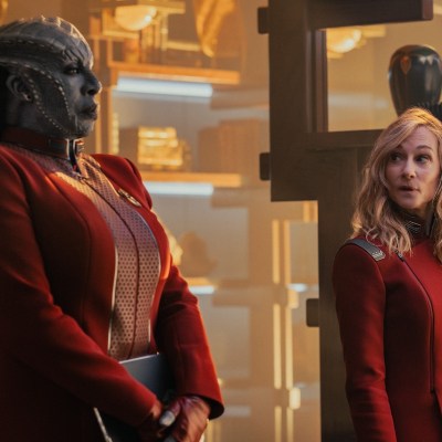 Gina Yashere as Lura and Holly Hunter as Nahla Ake in Star Trek: Starfleet Academy, episode 2, season 1, streaming on Paramount+, 2025. Photo Credit: Brooke Palmer/Paramount+.