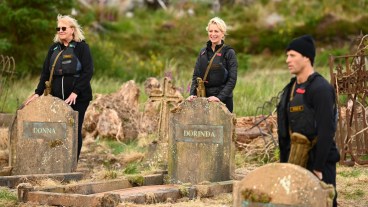 THE TRAITORS -- "Let the Cards Fall as they Will" Episode 401 -- Pictured: (l-r) Donna Kelce, Dorinda Medley, Rob Rausch -- (Photo by: Euan Cherry/PEACOCK)