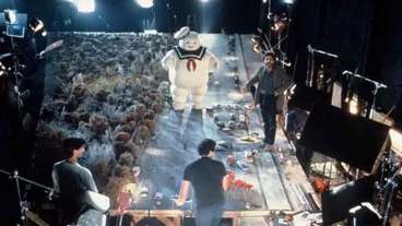 13 Funny Photos of Miniatures and Practical Props