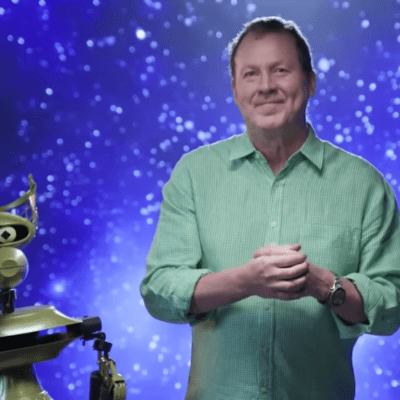 Michael J. Nelson and the bots introducing MST3K: The RiffTrax Experiments